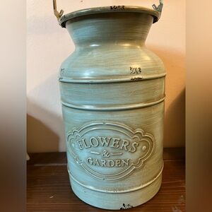 Rustic Flowers & Garden Vase - Green